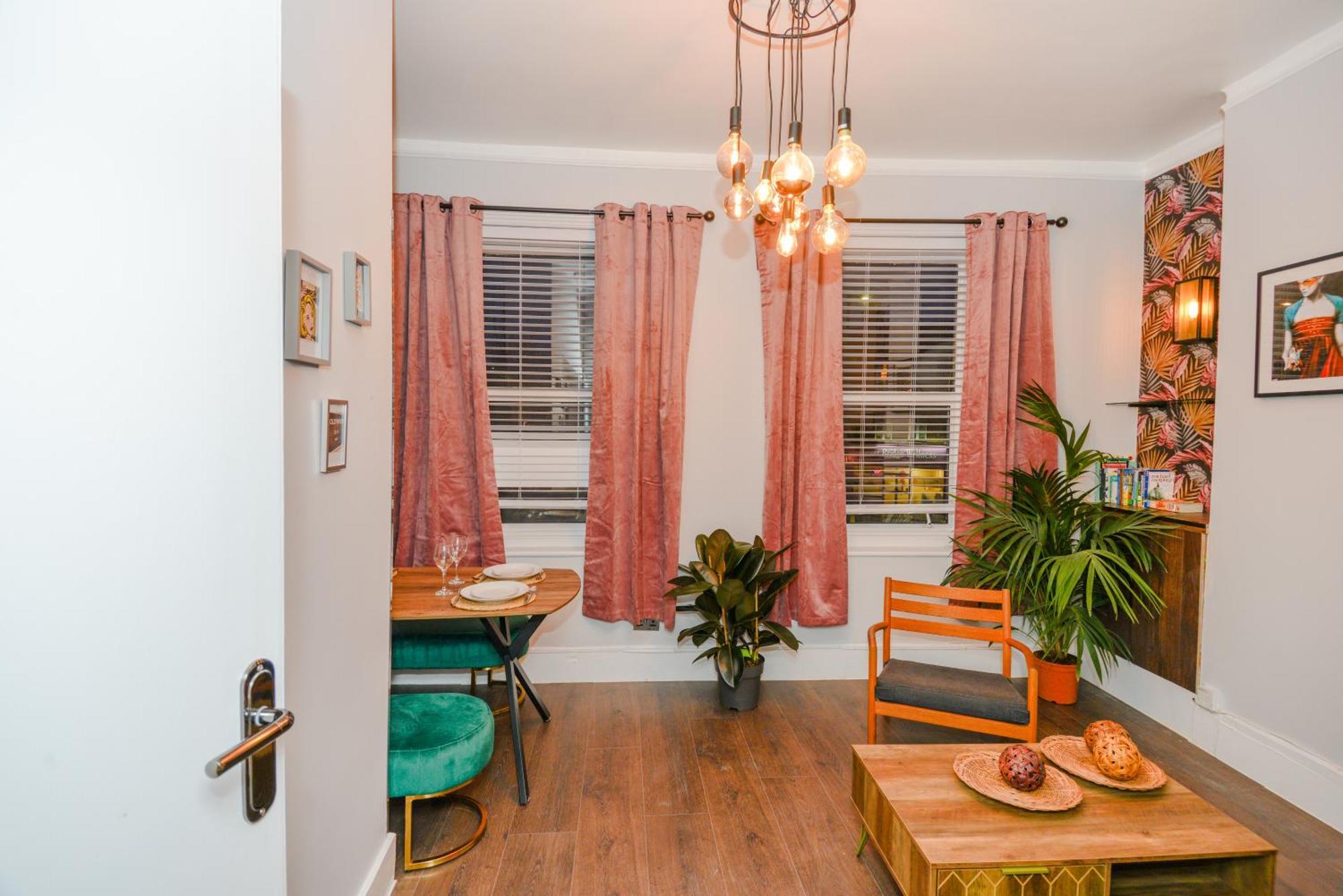 Cosy 1 Bedroom Home For Small Families London Bagian luar foto
