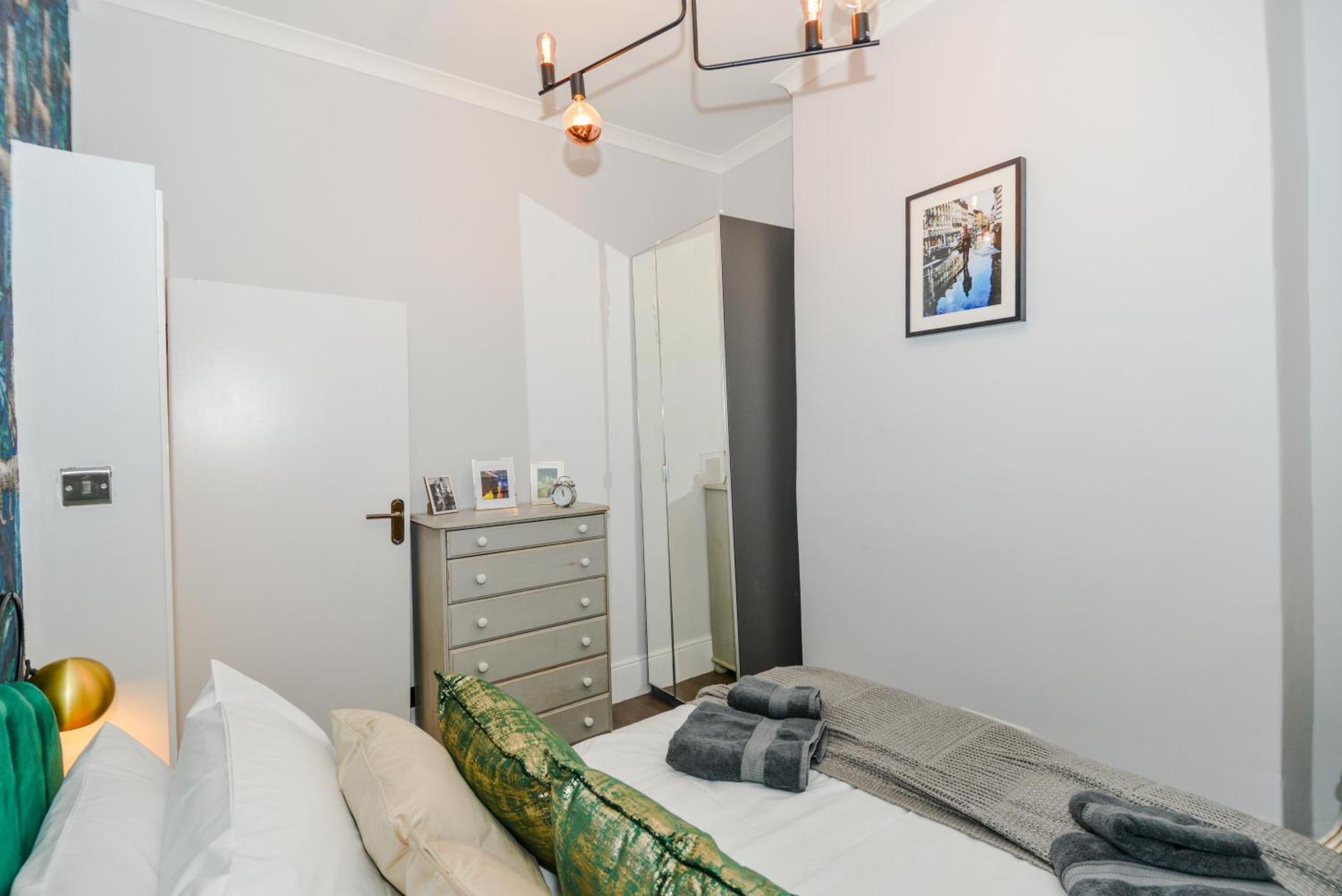 Cosy 1 Bedroom Home For Small Families London Bagian luar foto