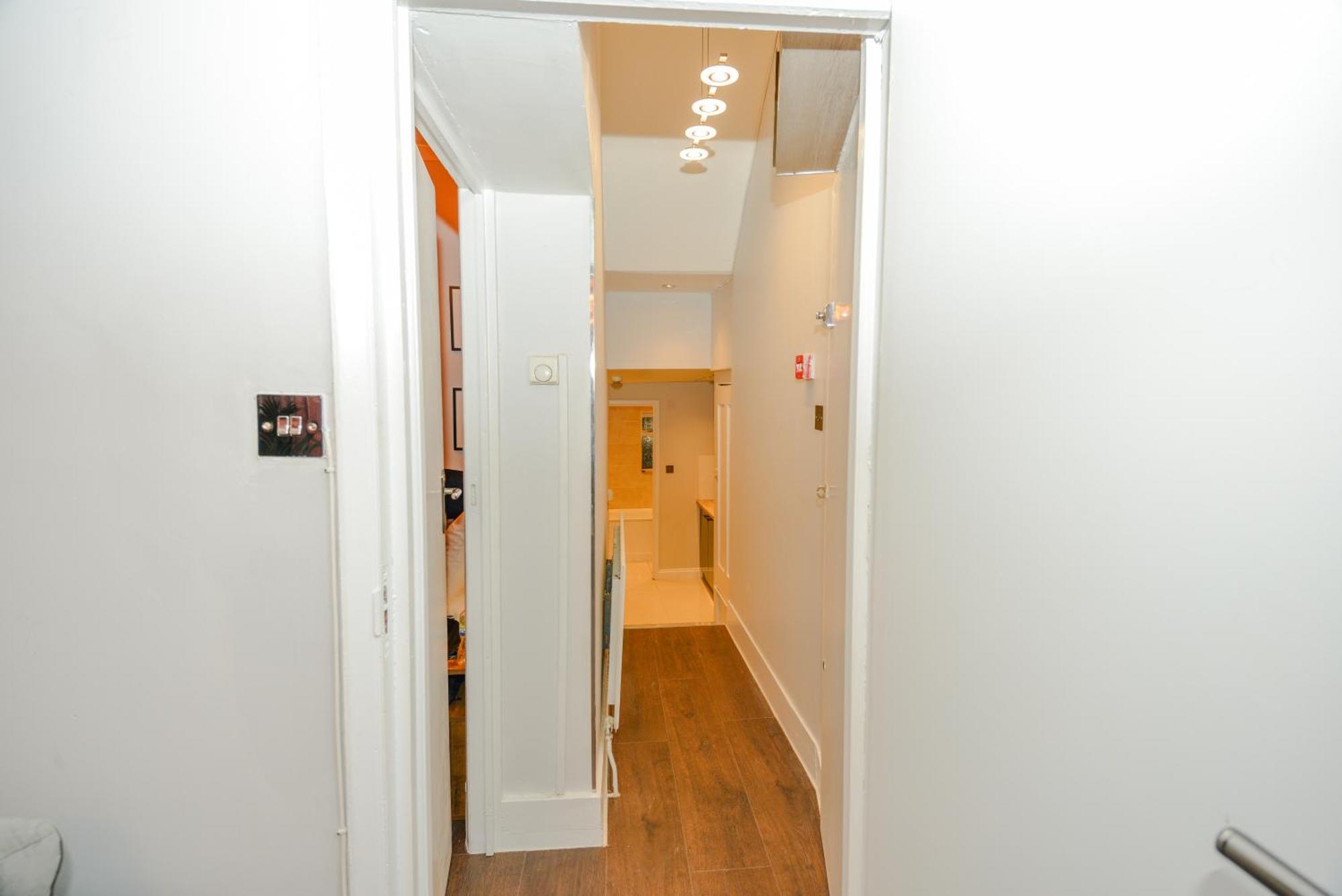 Cosy 1 Bedroom Home For Small Families London Bagian luar foto