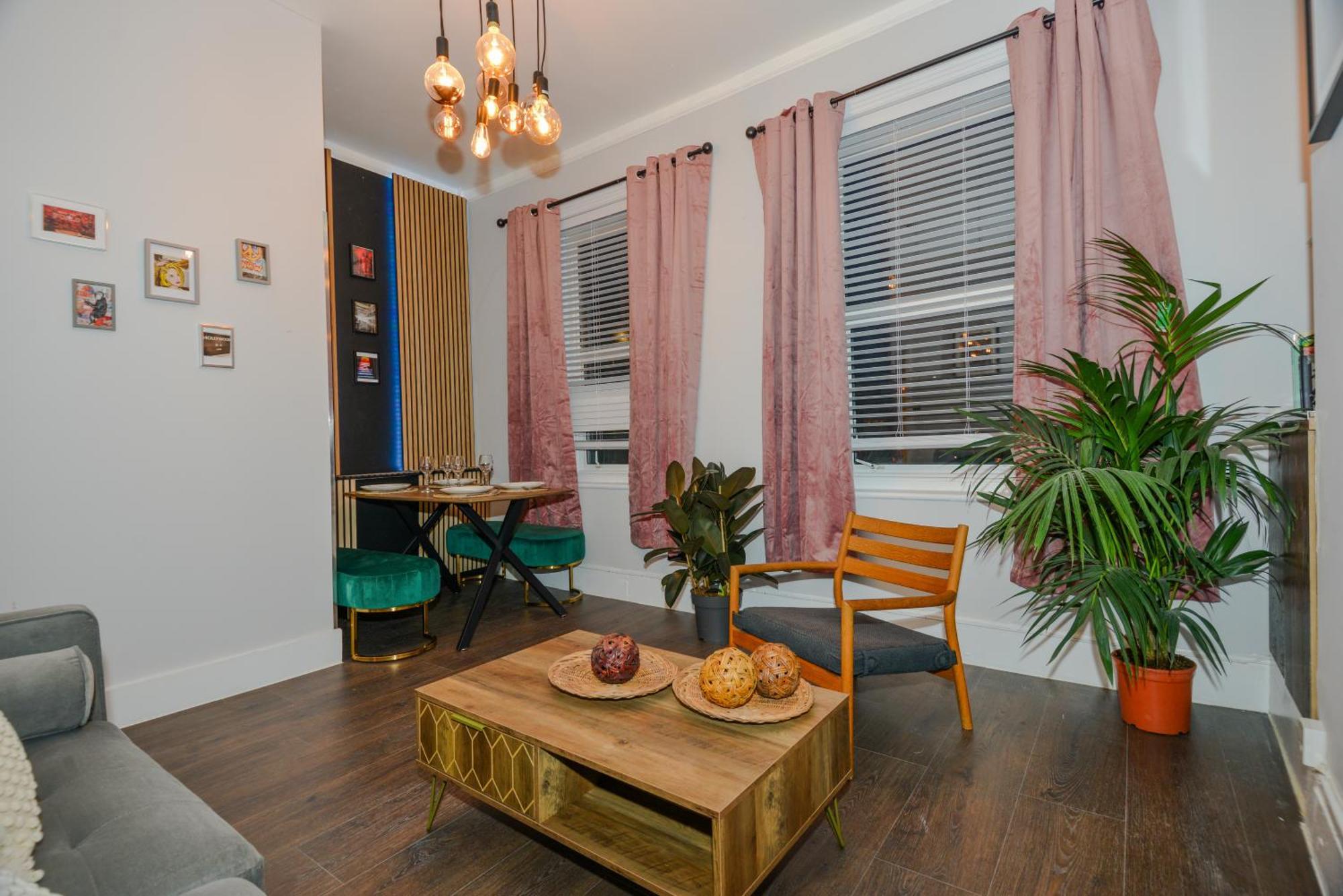 Cosy 1 Bedroom Home For Small Families London Bagian luar foto